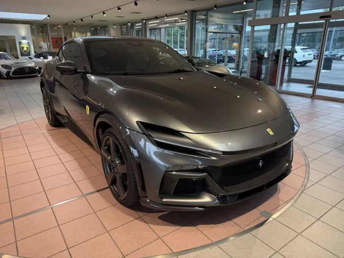 Ferrari Purosangue V12 CARBON