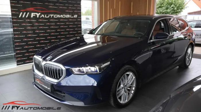 BMW 540 540 d xDrive Touring* Pano* AHK* 8xBereift*