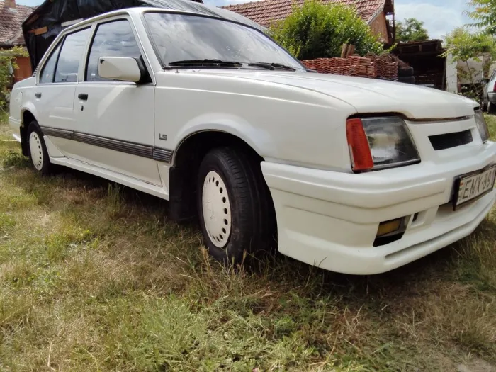 Opel Ascona ls 1.8i 
