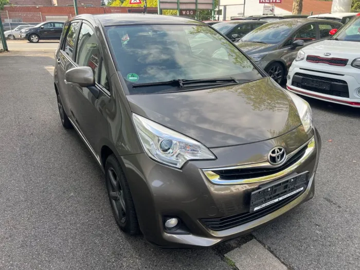 Toyota Verso-S Life
