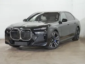 BMW 750e xDrive M Sport //ExecutiveLoungeSeating B&W
