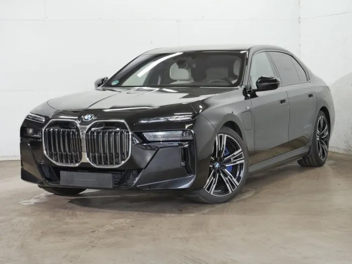 BMW 750e xDrive M Sport //ExecutiveLoungeSeating B&W