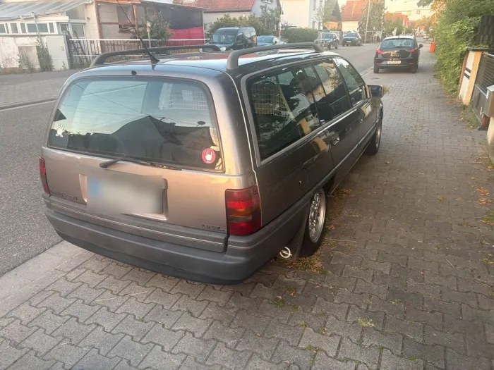 Opel Omega a Caravan 2.0i H Kennzeichen
