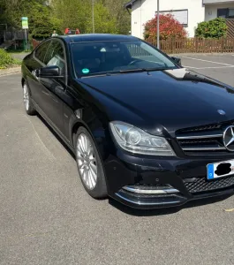 Mercedes-Benz C 250 Coupé mit Standheizung, Panorama-Dach usw