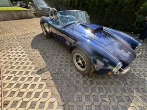 AC Cobra V8