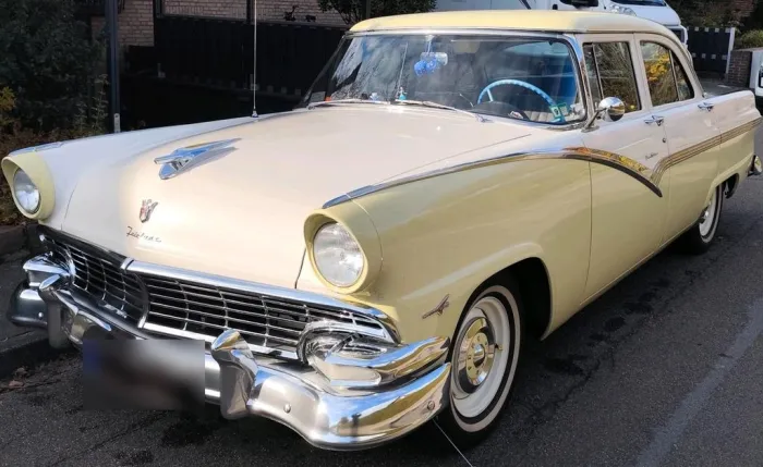 Ford ( Oldtimer Ford Fairlane 1956 )