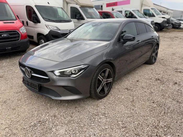 Mercedes-Benz CLA 200 ShootingBrake-Widescreen-Totwinkel-Leder