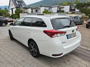 Toyota Auris Touring Sports 1.8 Hybrid Team D 