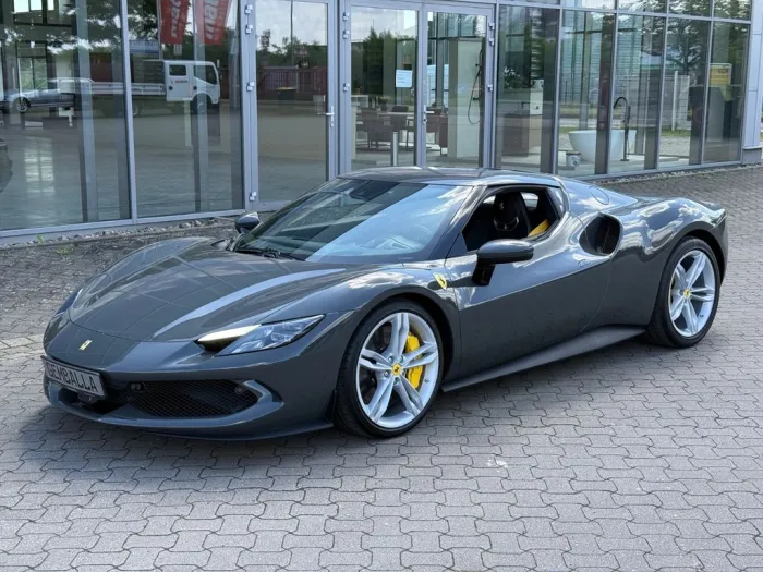 Ferrari 296 GTB, JBL, LIFT, DEUTSCHES FZG AUS 1. HAND
