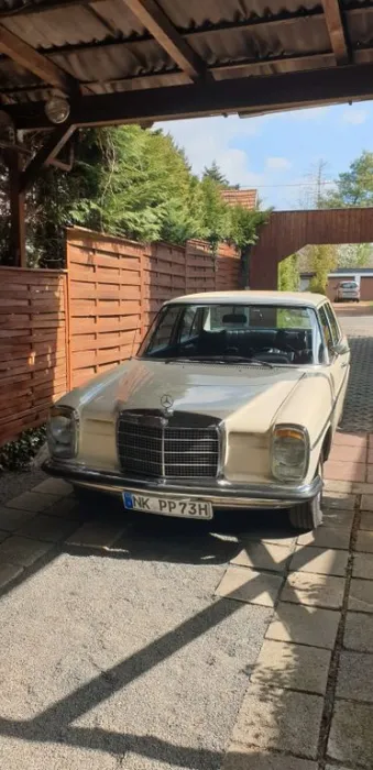 Mercedes-Benz 220