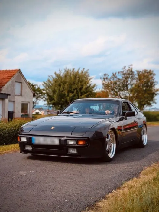 Porsche 944
