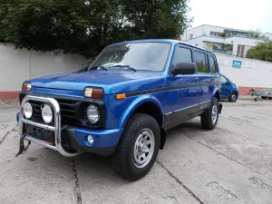 Lada Niva Urban 4x4*KLIMA*AHZV*SV*EU6*1.Hand*5TÜREN