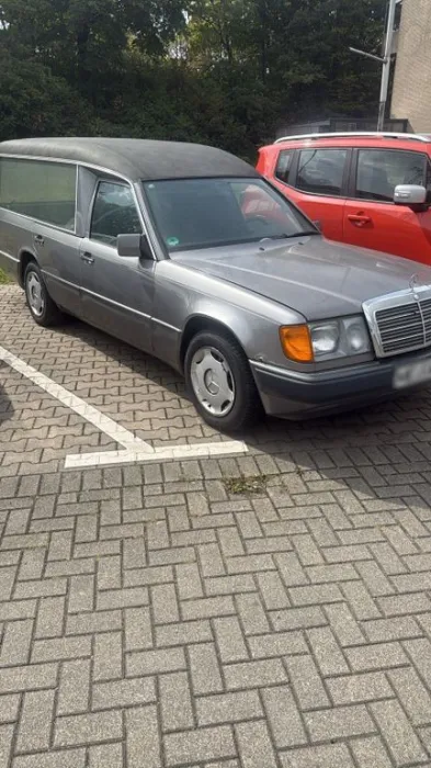 Mercedes-Benz W124 Leichenwagen