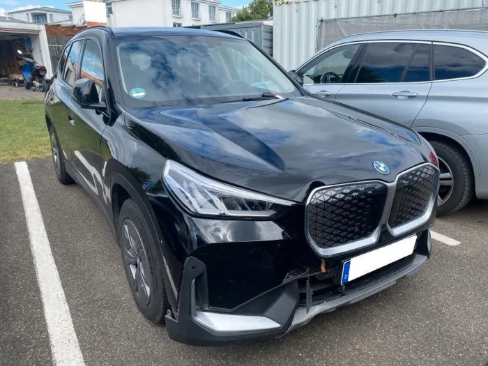 BMW iX1 eDrive20-Klimaaut-Navi-Sitzhzg-360°-AHKschwe