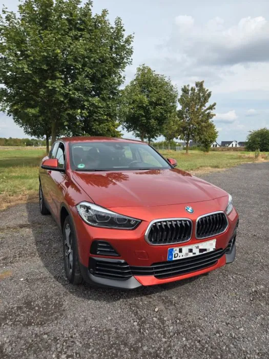 BMW X2 sDrive18i - EZ 05/22 - 65tkm, PDC, Navi, SHZ