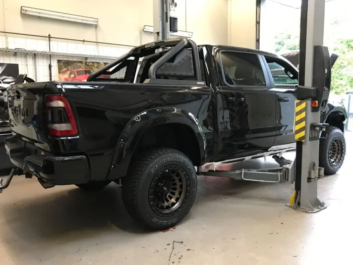 Dodge RAM 1500 Laramie Voll & Umbau - top gepflegt.