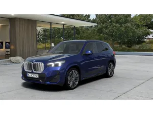 BMW iX1 xDrive30 M Sport HUD Pano Harman/K. 360° AHK