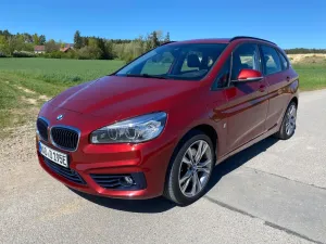 BMW 225xe - Sport Line - Flamencorot-LED-Panorama