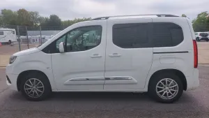 Toyota Proace City 1,2-l-Turbo 81kW L1 Team Deutsch...