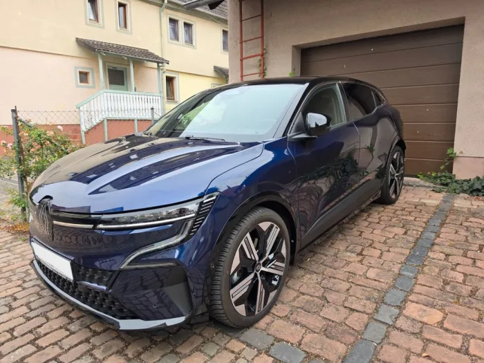 Renault Megane E-TECH Electric Iconic 220 Comfort Range