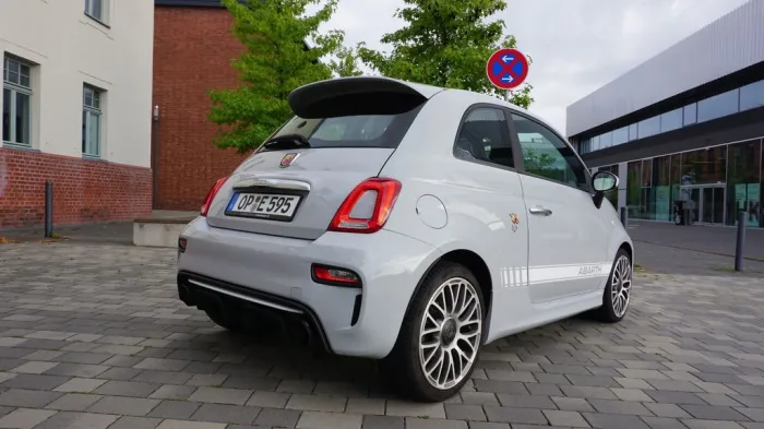 Abarth 595 1.4 T-Jet 16V AKRAPOVIC SCHECK 28.000 KM