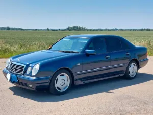 Mercedes-Benz Mercedes Benz E280 mit den M104 Motor und ...