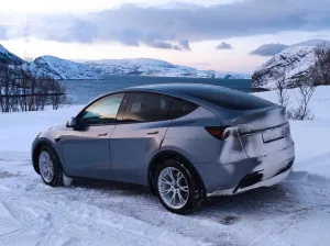 Tesla Model Y SR RWD BYD 2 Radsätze HW4