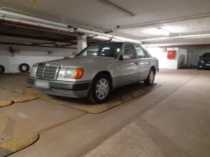 Mercedes-Benz Mercedes Benz W124 220E