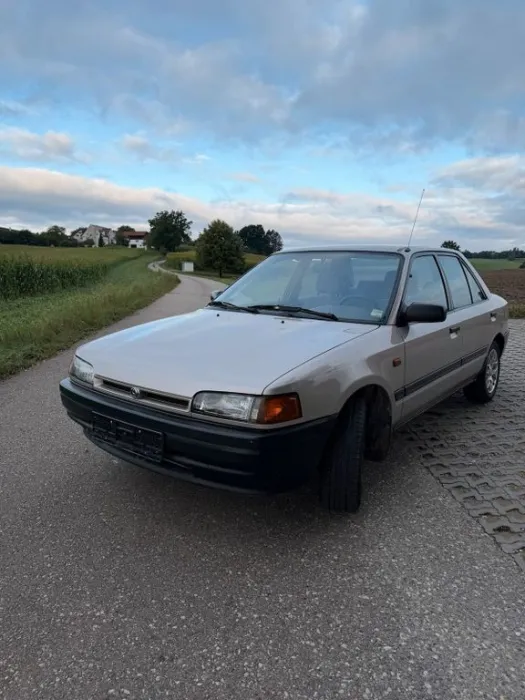 Mazda 323 16v Limousine Typ: BG