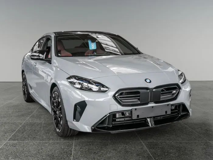 BMW M235i xDrive Gran Coupe, Innovationspaket HUD LE
