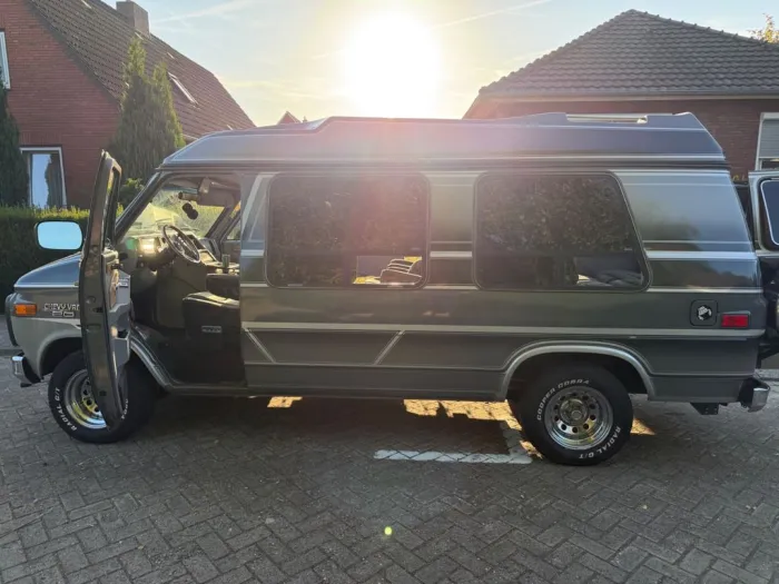 Chevrolet Chevy Van