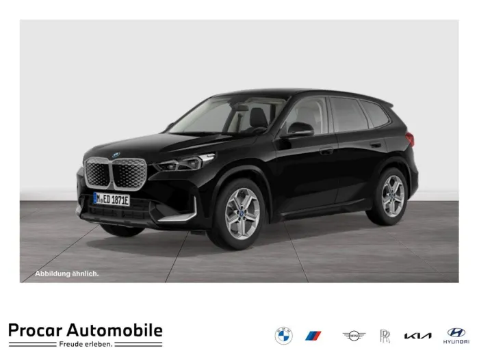 BMW iX1 eDrive20 PANO ACC RFK NAVI Standh. LED DAB
