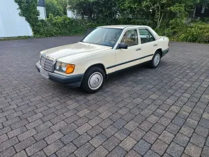 Mercedes-Benz Mercedes W124 230 E - 5-Gang - Elfenbein -...