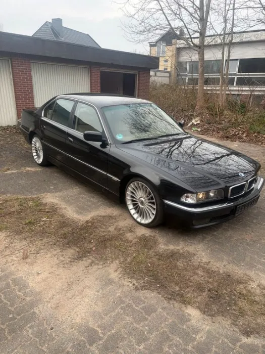 BMW 728 e38