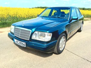 Mercedes-Benz 220