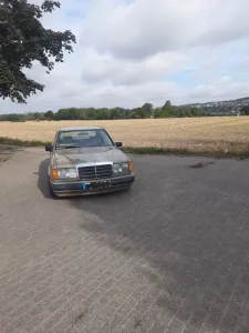 Mercedes-Benz E 230
