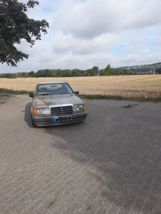 Mercedes-Benz E 230