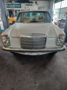 Mercedes-Benz 220