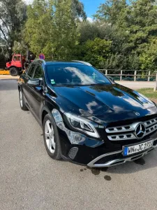 Mercedes-Benz GLA 180 DCT -