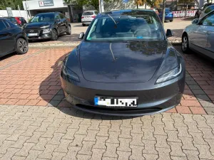 Tesla Hinterradantrieb Long Range Batteri 1-Hand