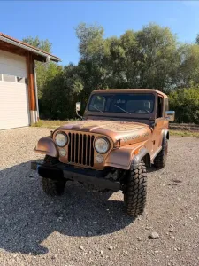 Jeep CJ7 Golden Eagle V8