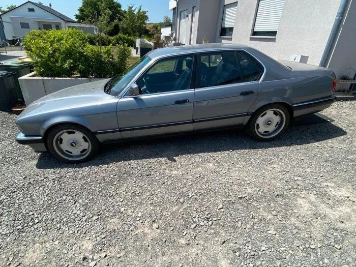 BMW e32 730i