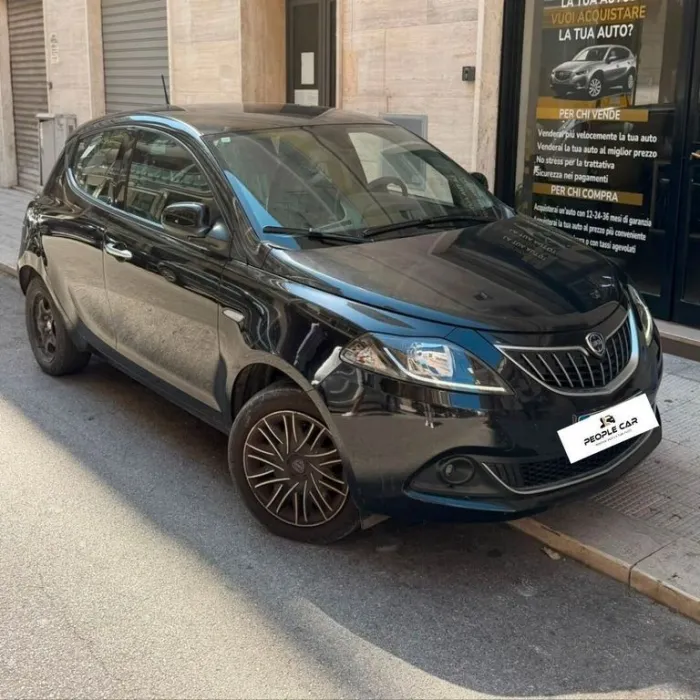 Lancia Ypsilon 1.0 Hybrid - 51KW