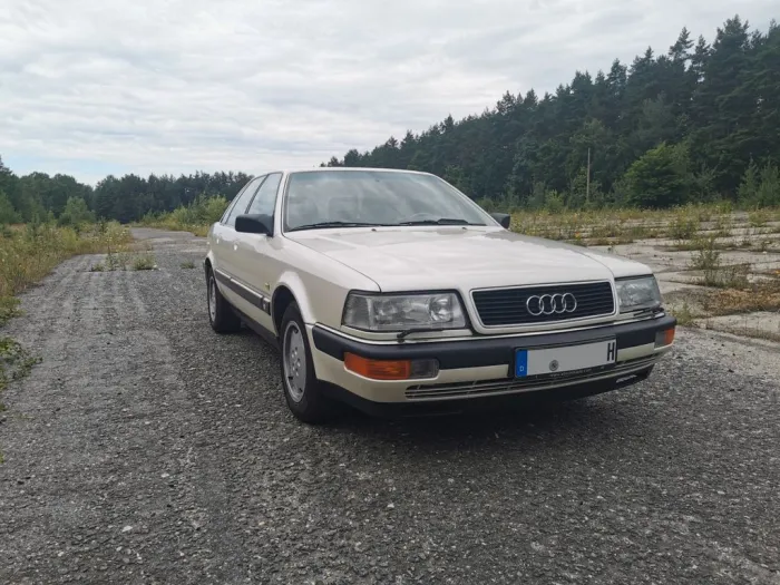 Audi V8 D11, Perlmutweiß, Oldtimer