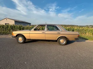 Mercedes-Benz W 123 240D Mercedes Benz Oldtimer H Kennze...