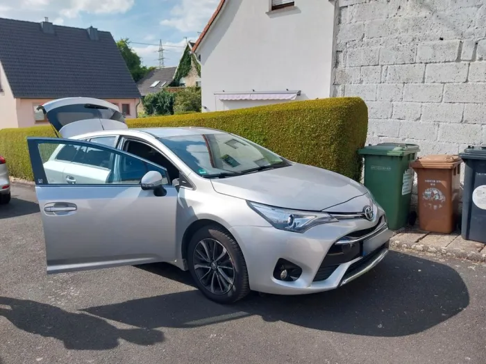 Toyota Avensis 1,8-l-Valvem. Team D T. Sports Team ...