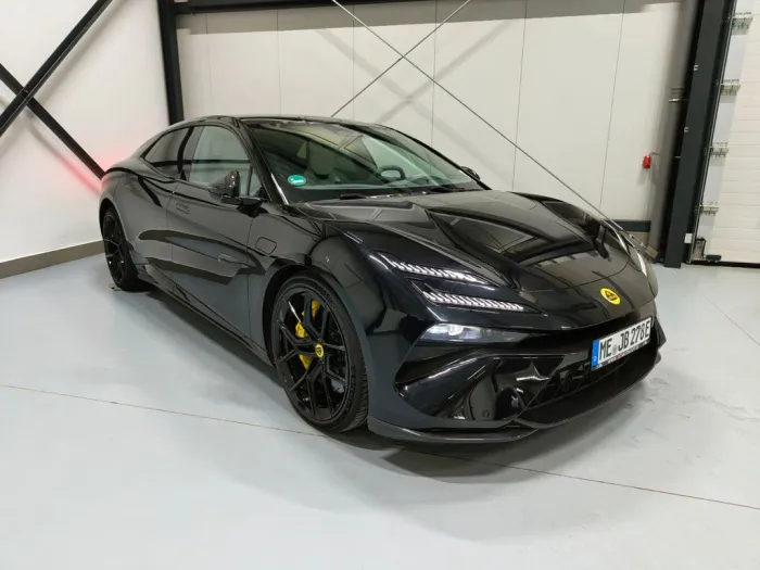 Lotus Emeya R HWA AeroPack CarbonP SitzP ParkP 22