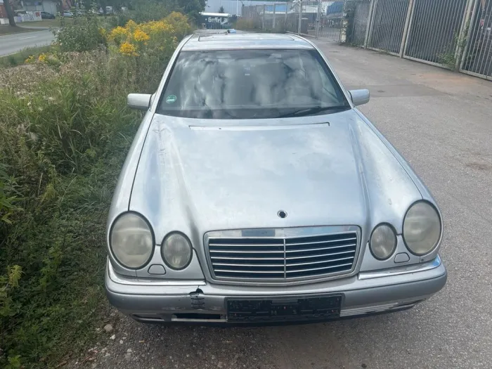 Mercedes-Benz E320 m104 w210