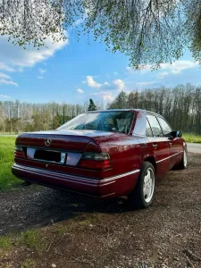 Mercedes-Benz Mercedes Benz 260E zu verkaufen!