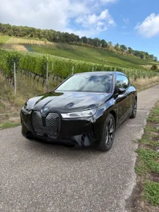 BMW iX xDrive50 - Sport Luftfederung 360° SoH 96,2%